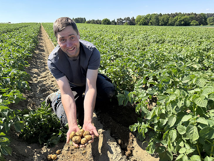 Auch Frühkartoffeln werden angespflanzt auf dem Spargelhof Karl (©Foto: Martin Schmitz)